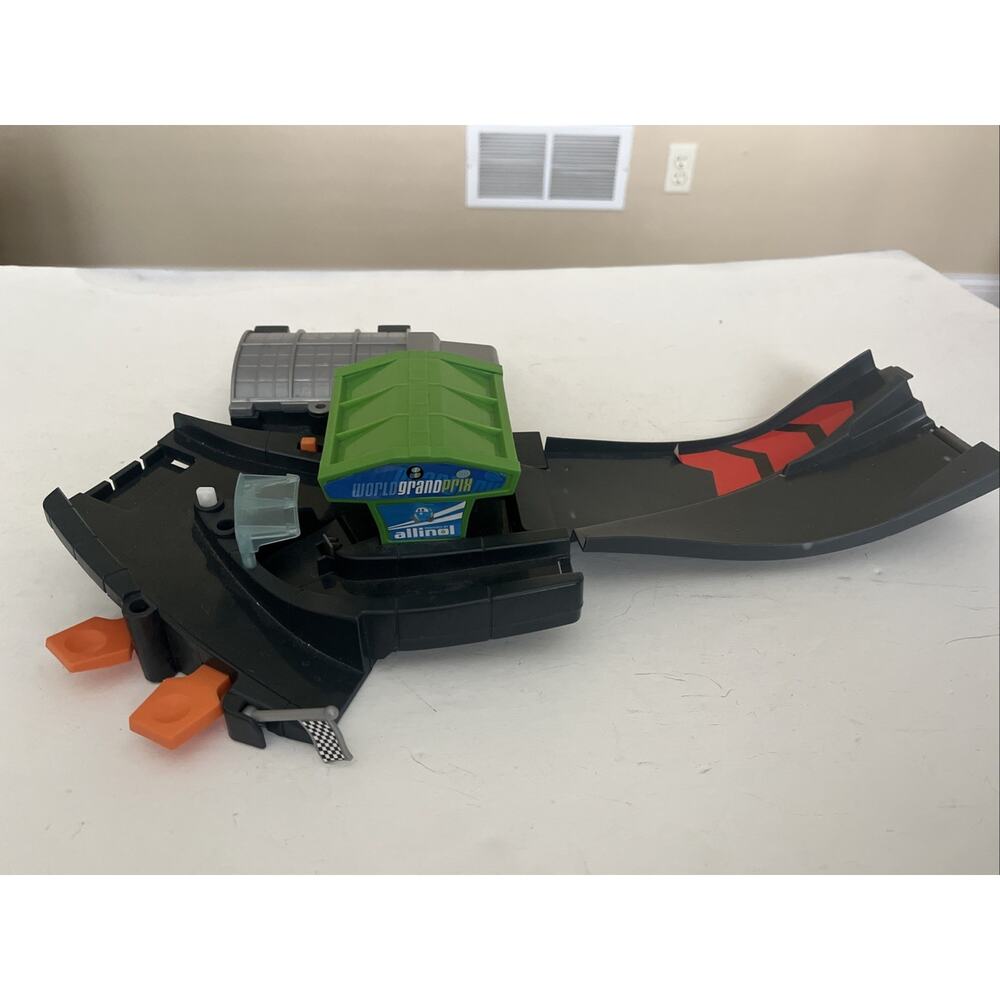 Disney Pixar Cars 2 World Grand Prix Micro Drifters Super Speedway Launcher Plus